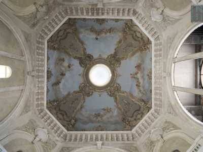 Decor� inoltre il foyer e la cupola del Margherita...

